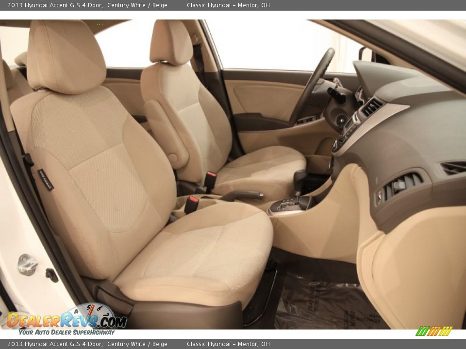2013 Hyundai Accent GLS 4 Door Century White / Beige Photo #11