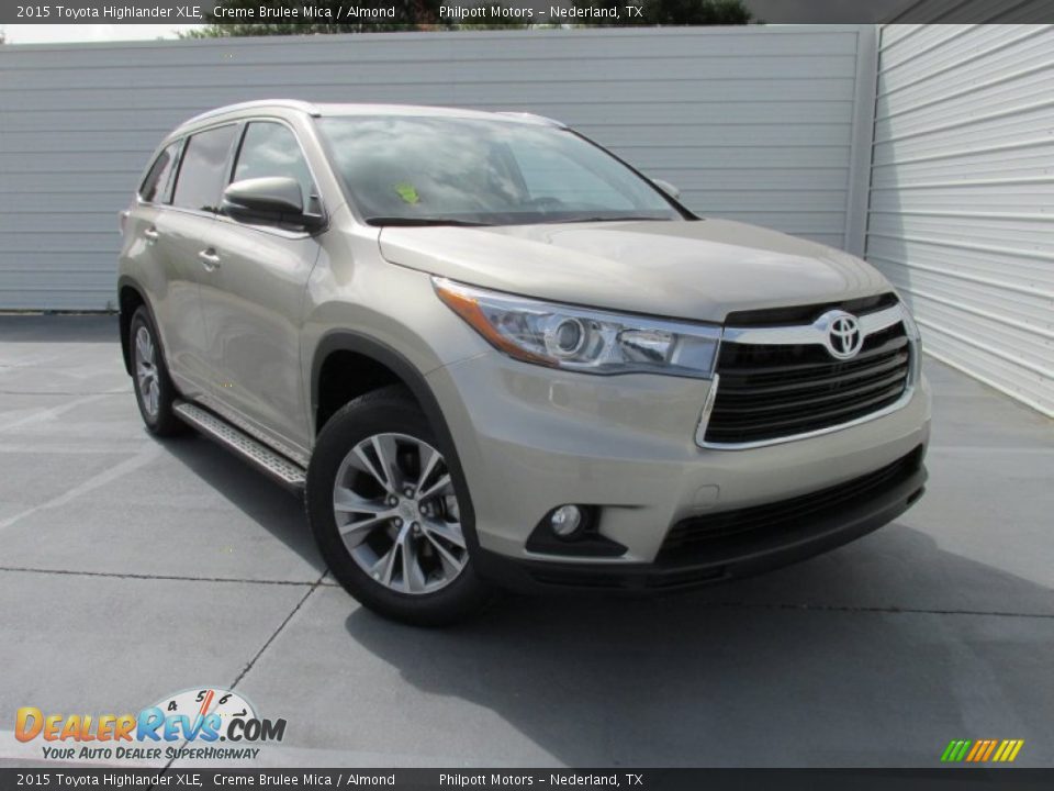 Front 3/4 View of 2015 Toyota Highlander XLE Photo #2