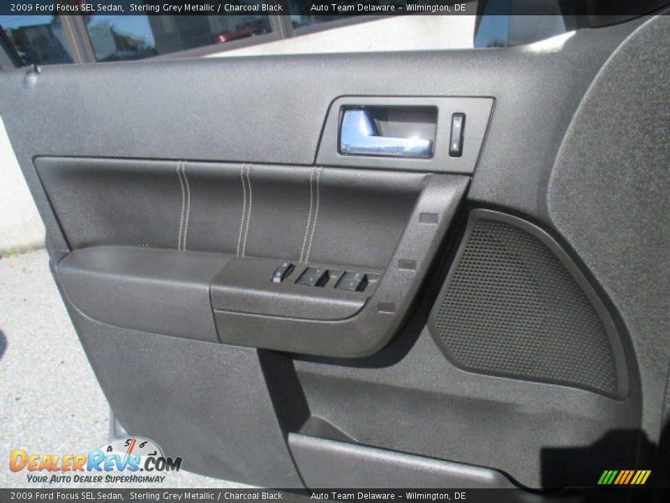 2009 Ford Focus SEL Sedan Sterling Grey Metallic / Charcoal Black Photo #14