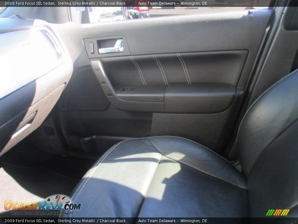 2009 Ford Focus SEL Sedan Sterling Grey Metallic / Charcoal Black Photo #27