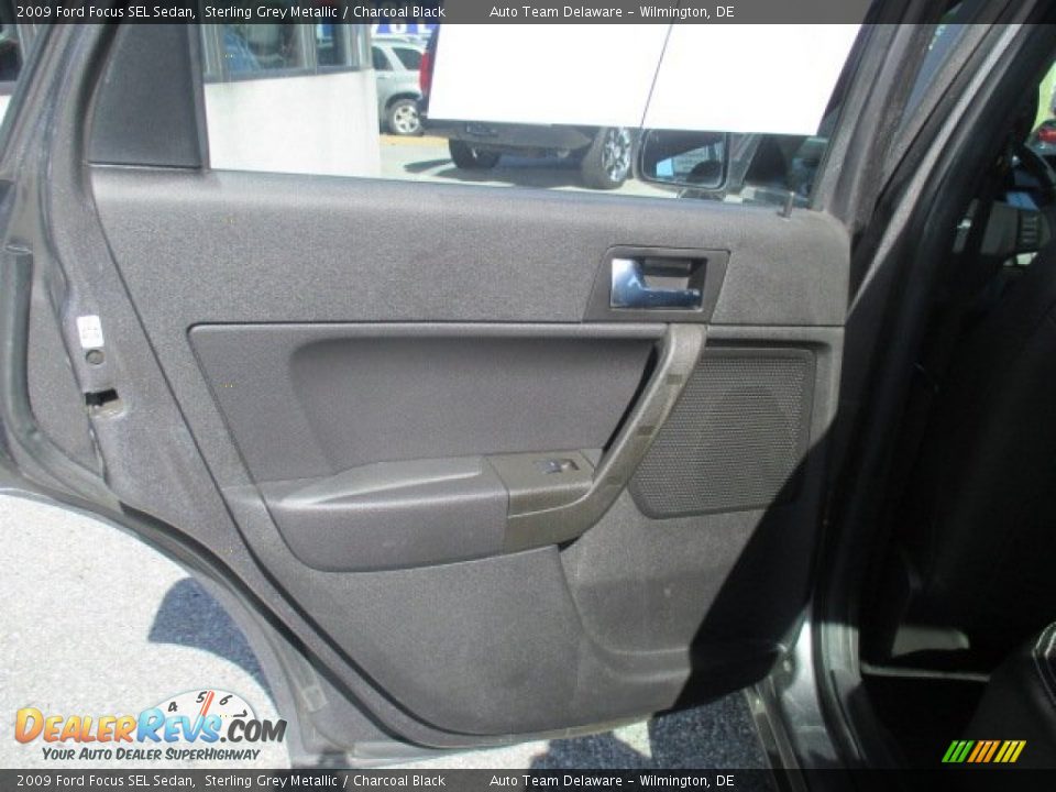 2009 Ford Focus SEL Sedan Sterling Grey Metallic / Charcoal Black Photo #28