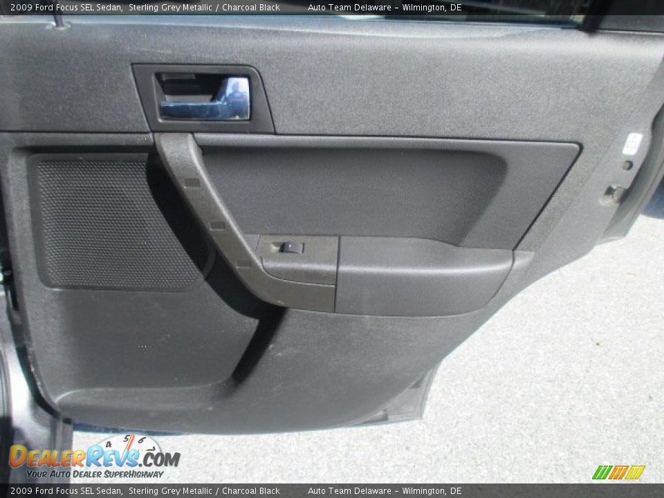 2009 Ford Focus SEL Sedan Sterling Grey Metallic / Charcoal Black Photo #31