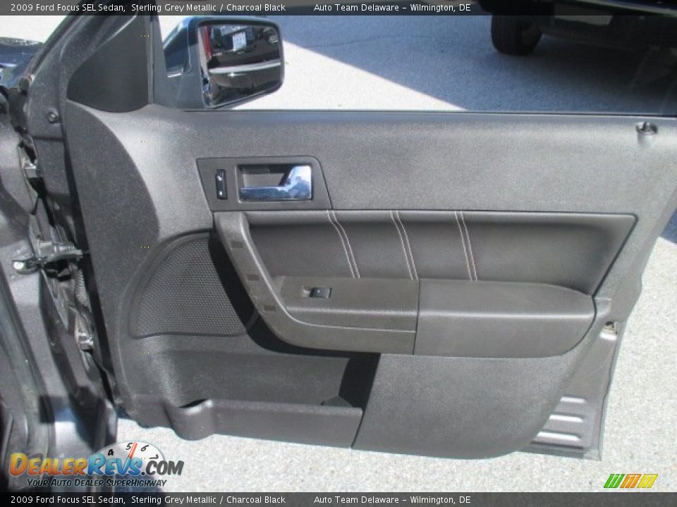 2009 Ford Focus SEL Sedan Sterling Grey Metallic / Charcoal Black Photo #36