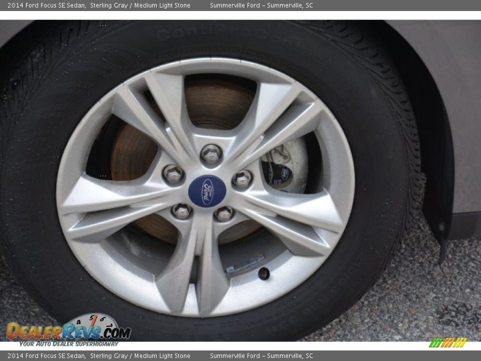 2014 Ford Focus SE Sedan Sterling Gray / Medium Light Stone Photo #23