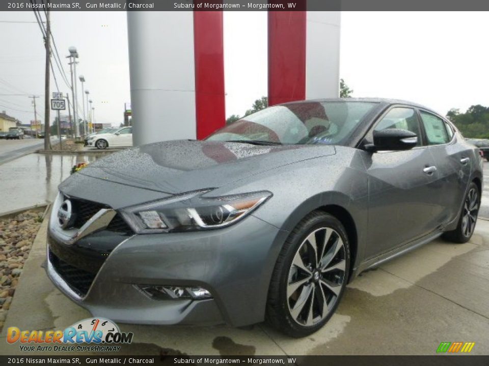 Front 3/4 View of 2016 Nissan Maxima SR Photo #6