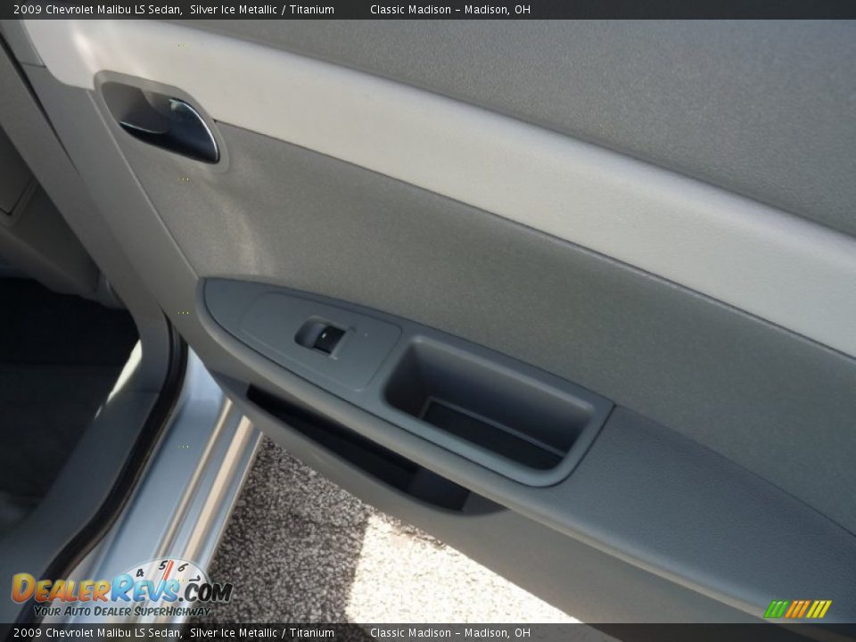 2009 Chevrolet Malibu LS Sedan Silver Ice Metallic / Titanium Photo #3