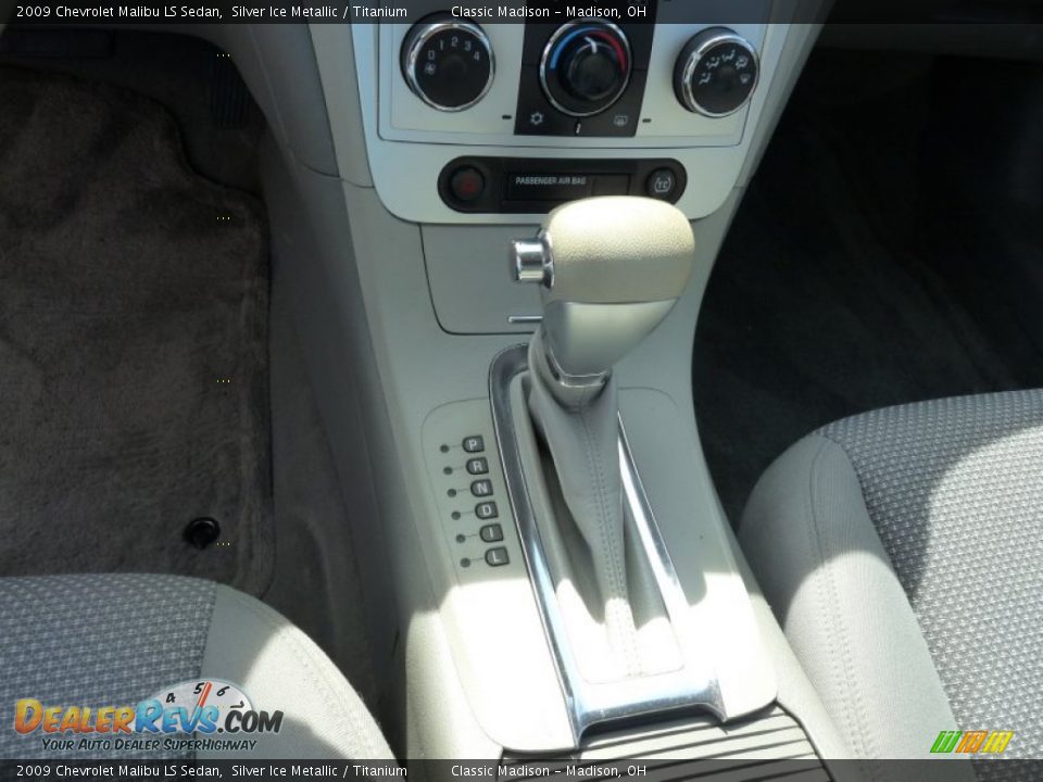 2009 Chevrolet Malibu LS Sedan Silver Ice Metallic / Titanium Photo #6