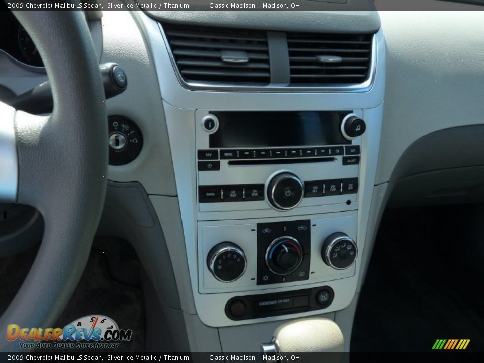 2009 Chevrolet Malibu LS Sedan Silver Ice Metallic / Titanium Photo #7