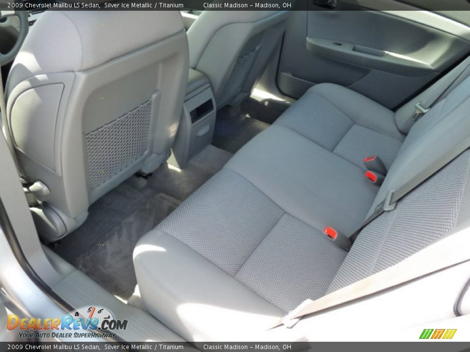2009 Chevrolet Malibu LS Sedan Silver Ice Metallic / Titanium Photo #9