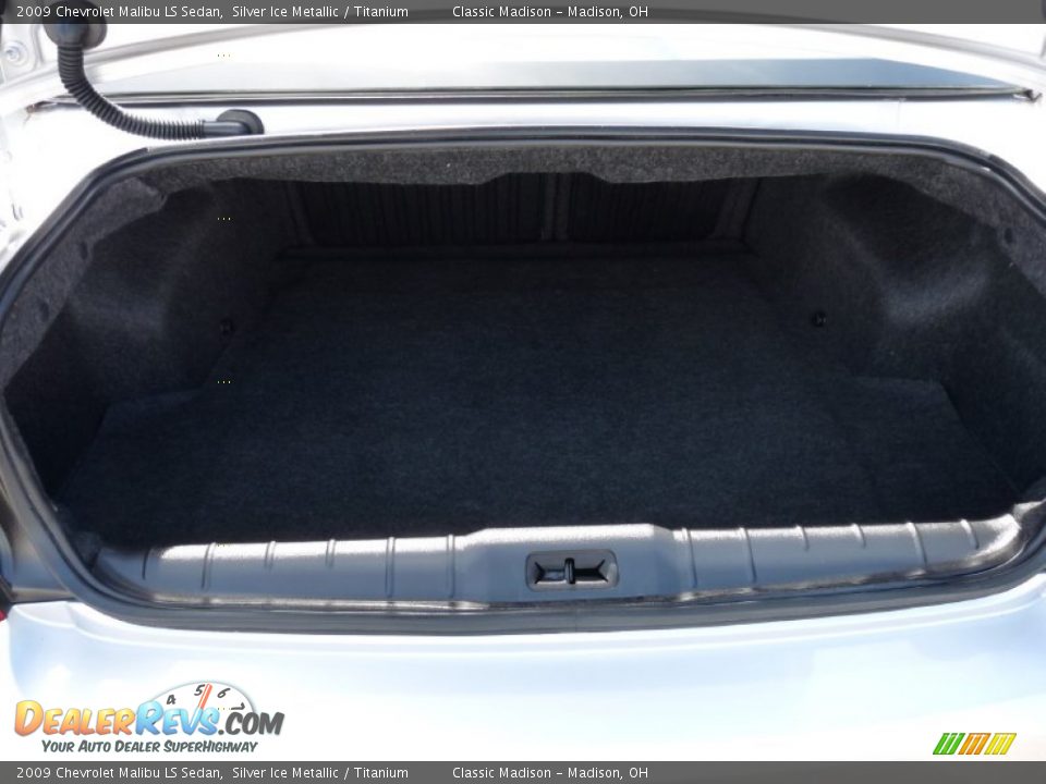 2009 Chevrolet Malibu LS Sedan Silver Ice Metallic / Titanium Photo #10