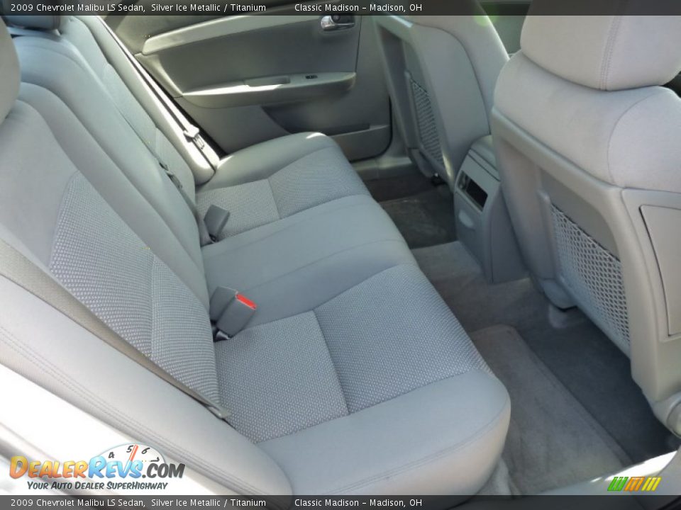 2009 Chevrolet Malibu LS Sedan Silver Ice Metallic / Titanium Photo #11