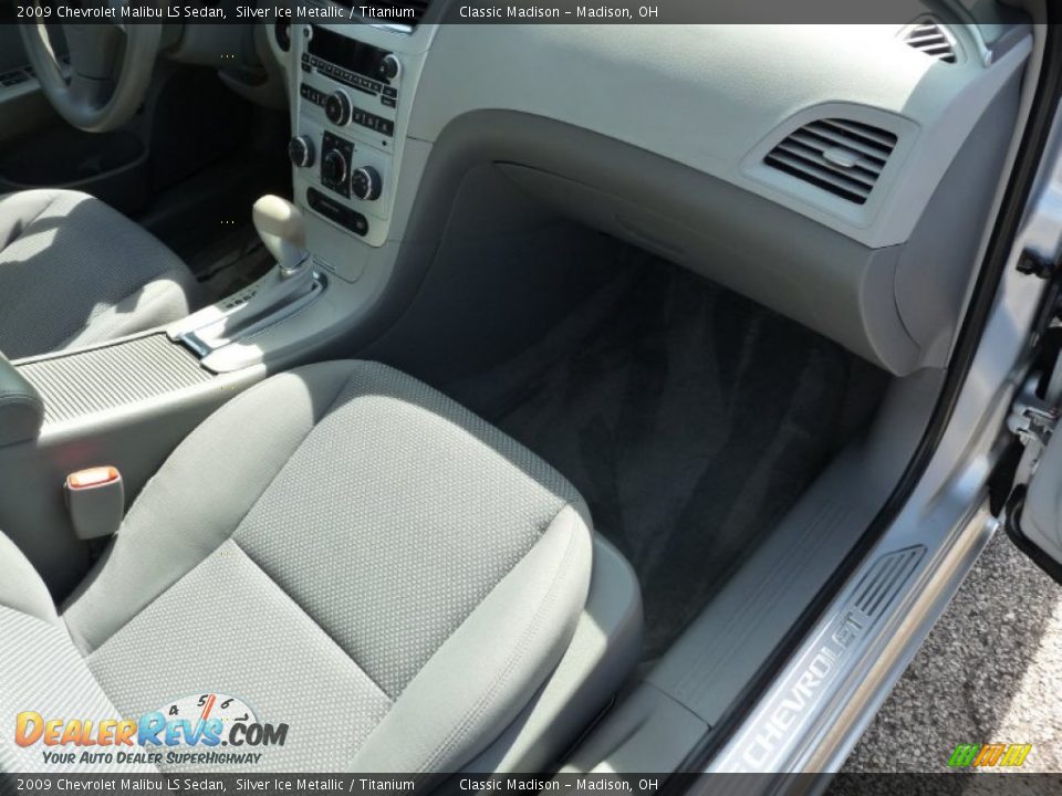 2009 Chevrolet Malibu LS Sedan Silver Ice Metallic / Titanium Photo #12