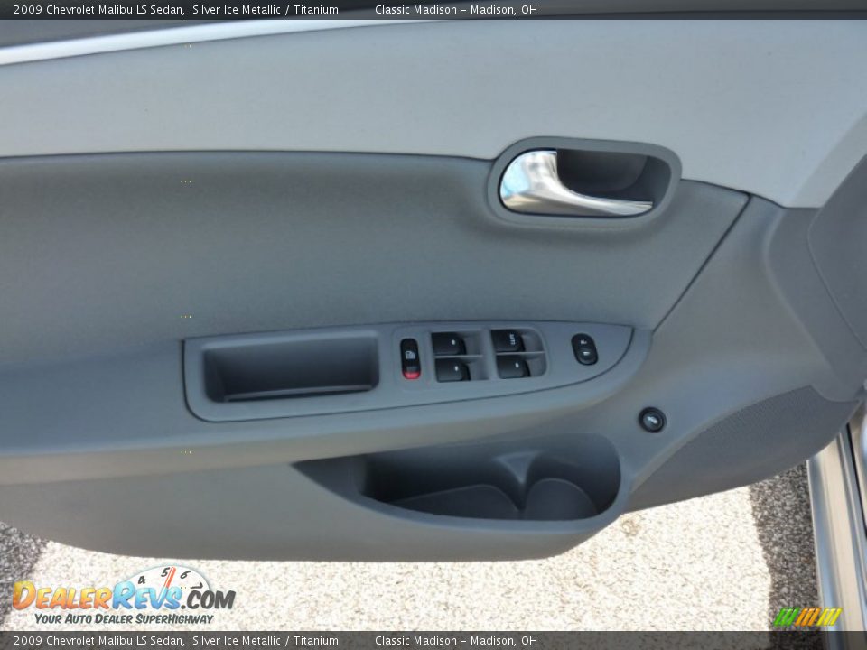 2009 Chevrolet Malibu LS Sedan Silver Ice Metallic / Titanium Photo #13
