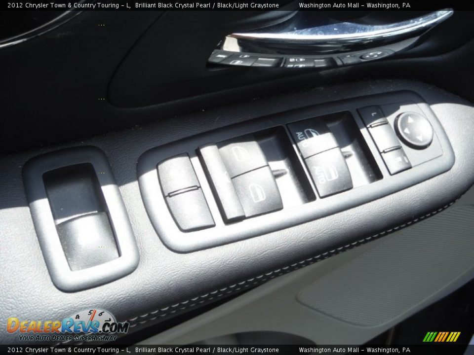 2012 Chrysler Town & Country Touring - L Brilliant Black Crystal Pearl / Black/Light Graystone Photo #12