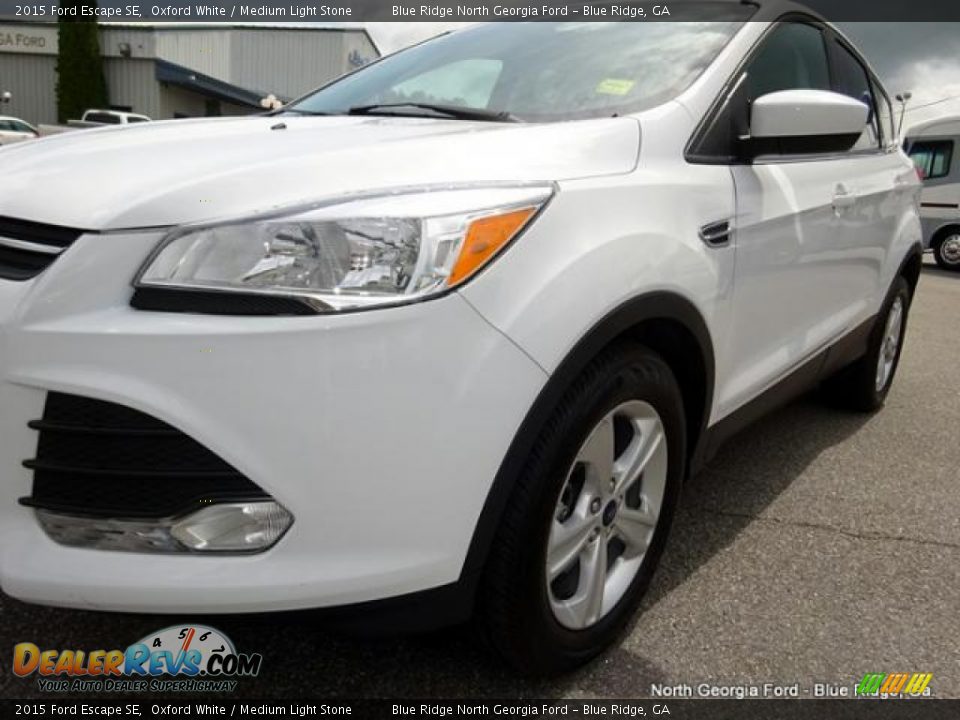 2015 Ford Escape SE Oxford White / Medium Light Stone Photo #35