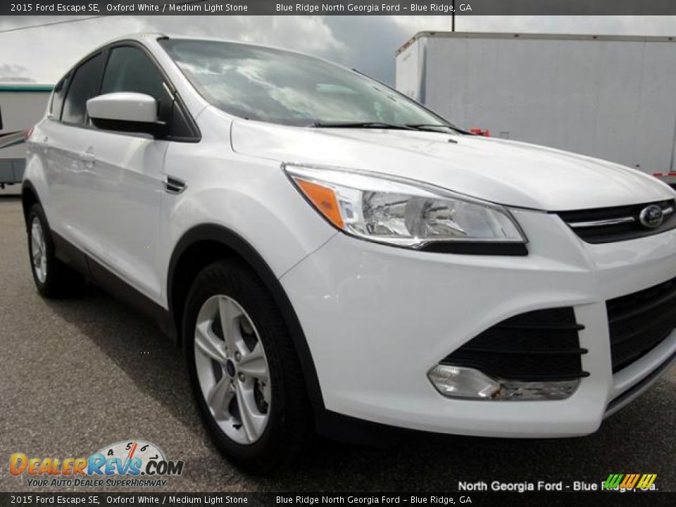 2015 Ford Escape SE Oxford White / Medium Light Stone Photo #36