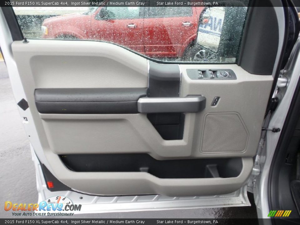 Door Panel of 2015 Ford F150 XL SuperCab 4x4 Photo #15