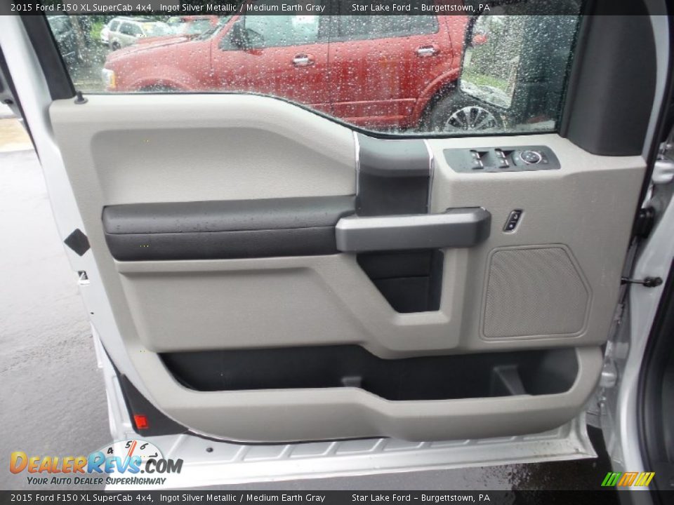 Door Panel of 2015 Ford F150 XL SuperCab 4x4 Photo #16