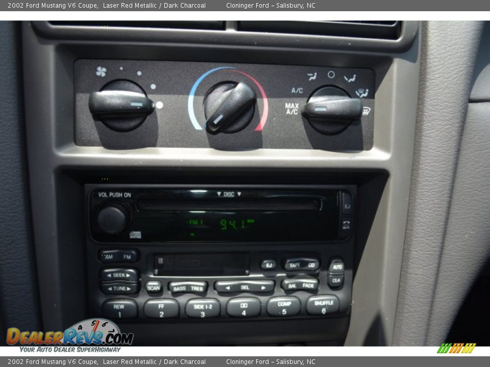 Controls of 2002 Ford Mustang V6 Coupe Photo #13
