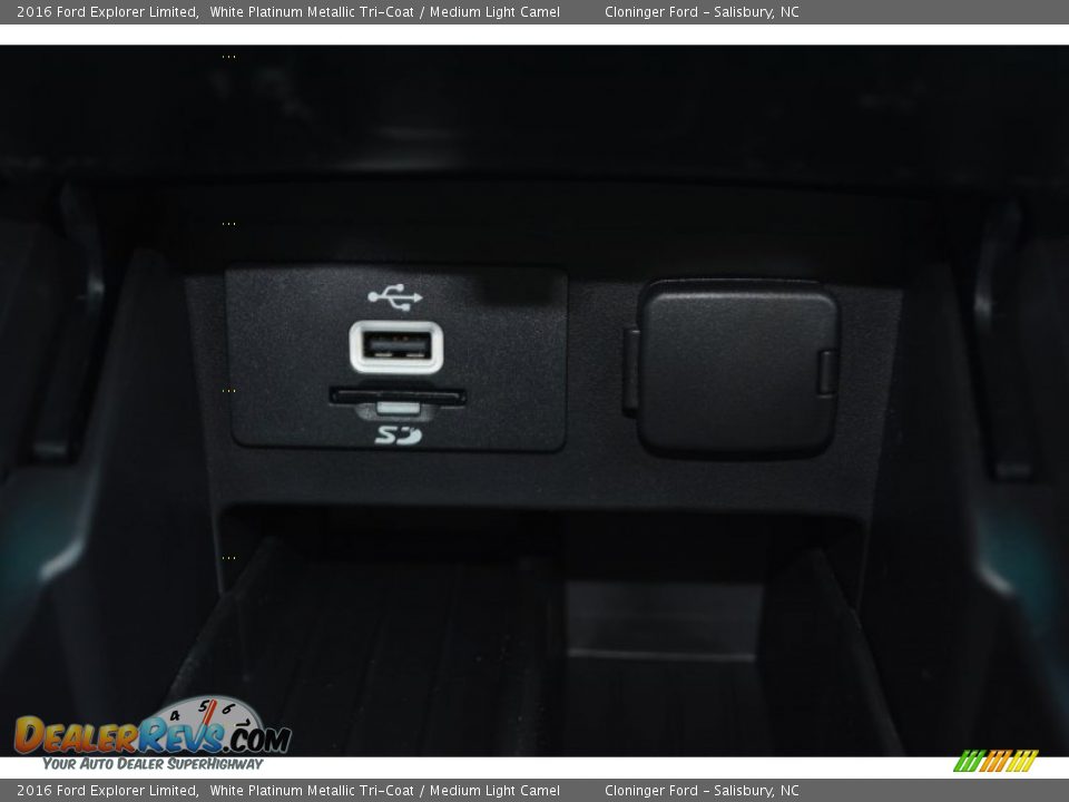2016 Ford Explorer Limited White Platinum Metallic Tri-Coat / Medium Light Camel Photo #21