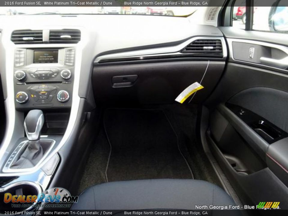 2016 Ford Fusion SE White Platinum Tri-Coat Metallic / Dune Photo #21