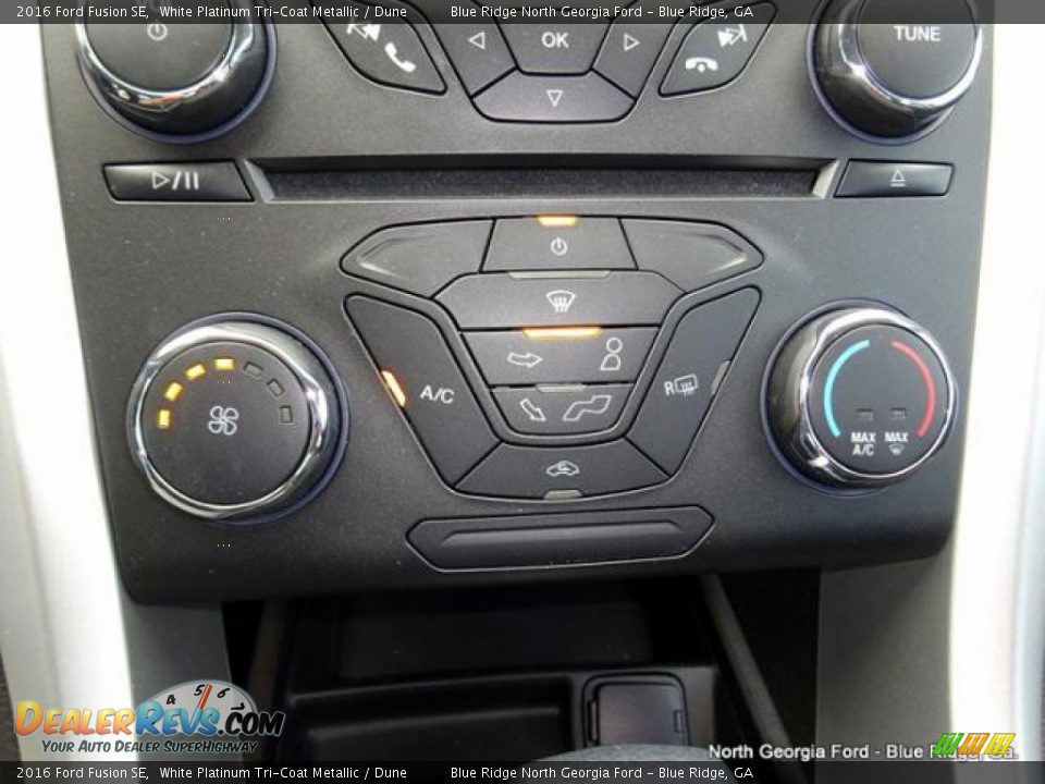 2016 Ford Fusion SE White Platinum Tri-Coat Metallic / Dune Photo #26