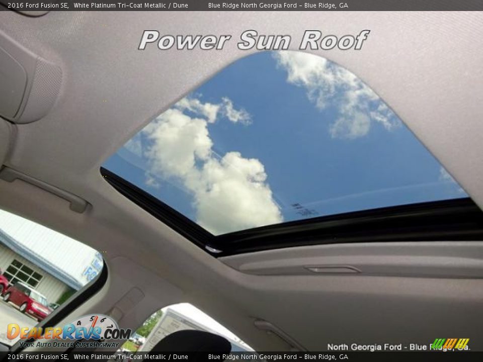 2016 Ford Fusion SE White Platinum Tri-Coat Metallic / Dune Photo #28
