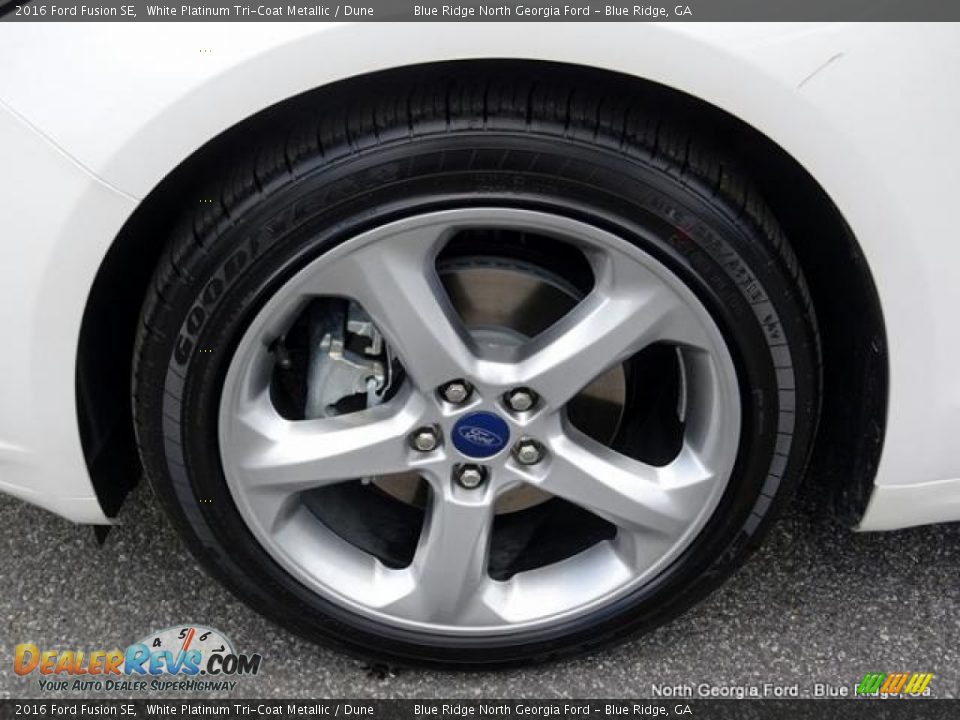 2016 Ford Fusion SE White Platinum Tri-Coat Metallic / Dune Photo #29