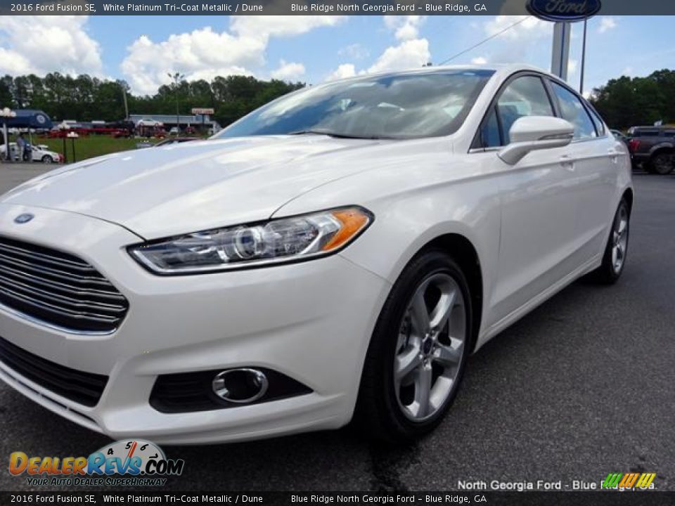 2016 Ford Fusion SE White Platinum Tri-Coat Metallic / Dune Photo #32