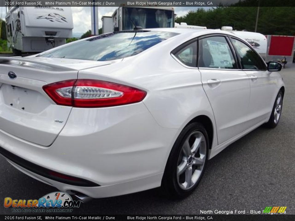 2016 Ford Fusion SE White Platinum Tri-Coat Metallic / Dune Photo #34