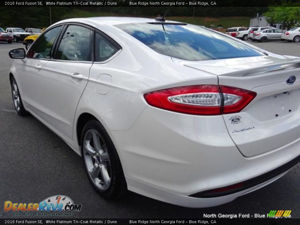 2016 Ford Fusion SE White Platinum Tri-Coat Metallic / Dune Photo #35