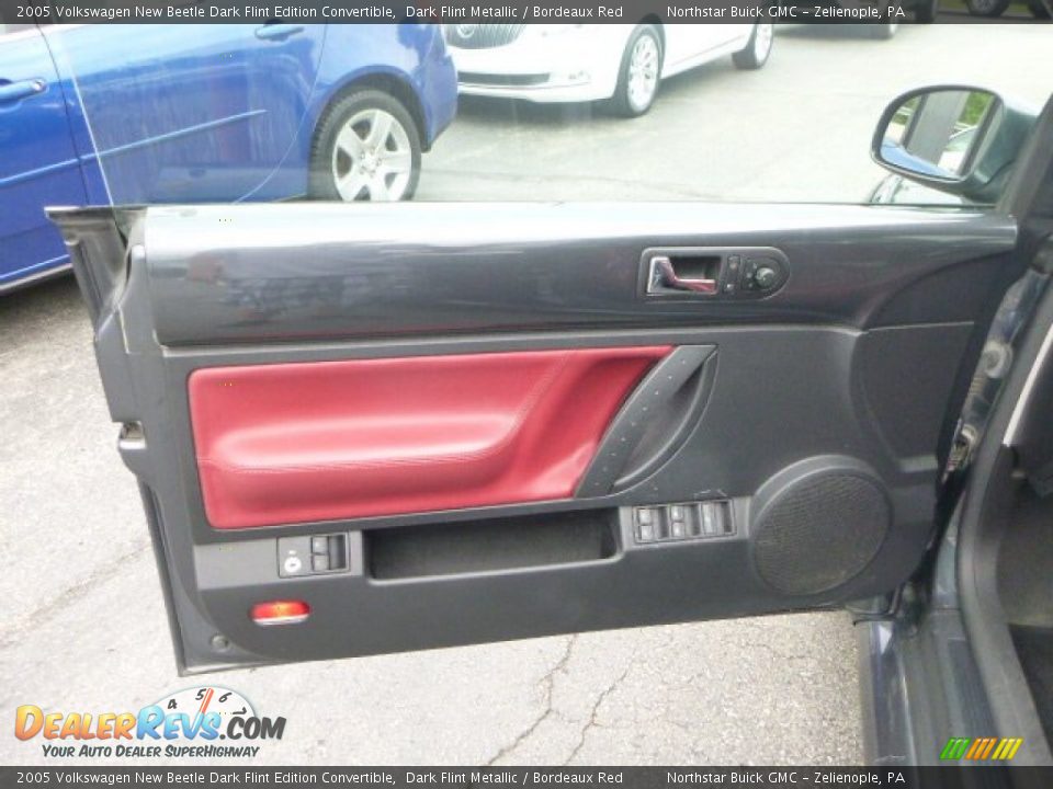 Door Panel of 2005 Volkswagen New Beetle Dark Flint Edition Convertible Photo #14