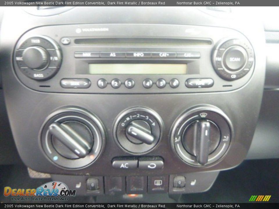 Controls of 2005 Volkswagen New Beetle Dark Flint Edition Convertible Photo #16