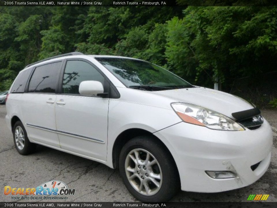 Front 3/4 View of 2006 Toyota Sienna XLE AWD Photo #1