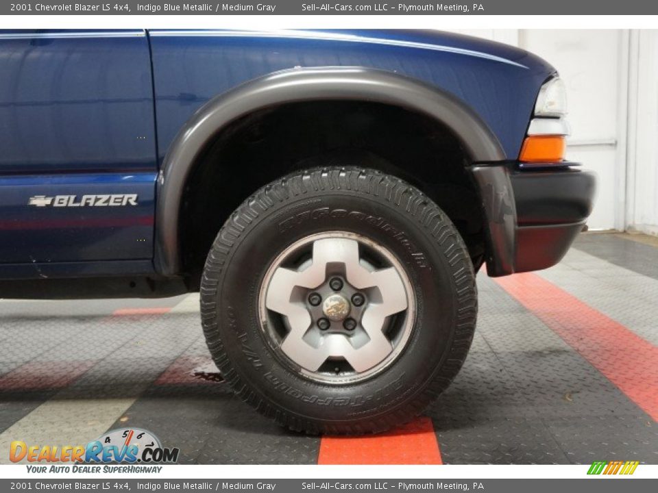 2001 Chevrolet Blazer LS 4x4 Indigo Blue Metallic / Medium Gray Photo #36