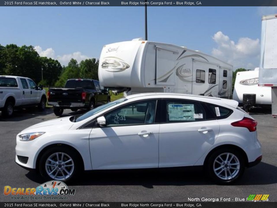 2015 Ford Focus SE Hatchback Oxford White / Charcoal Black Photo #2