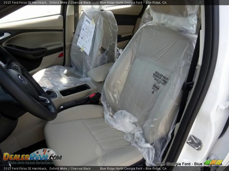 2015 Ford Focus SE Hatchback Oxford White / Charcoal Black Photo #9