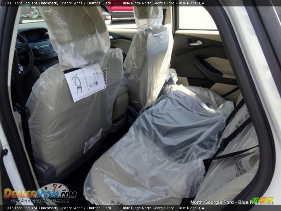 2015 Ford Focus SE Hatchback Oxford White / Charcoal Black Photo #11