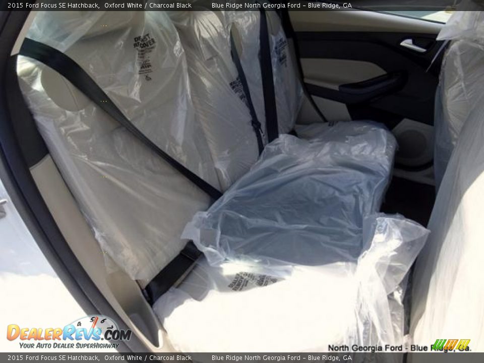 2015 Ford Focus SE Hatchback Oxford White / Charcoal Black Photo #12