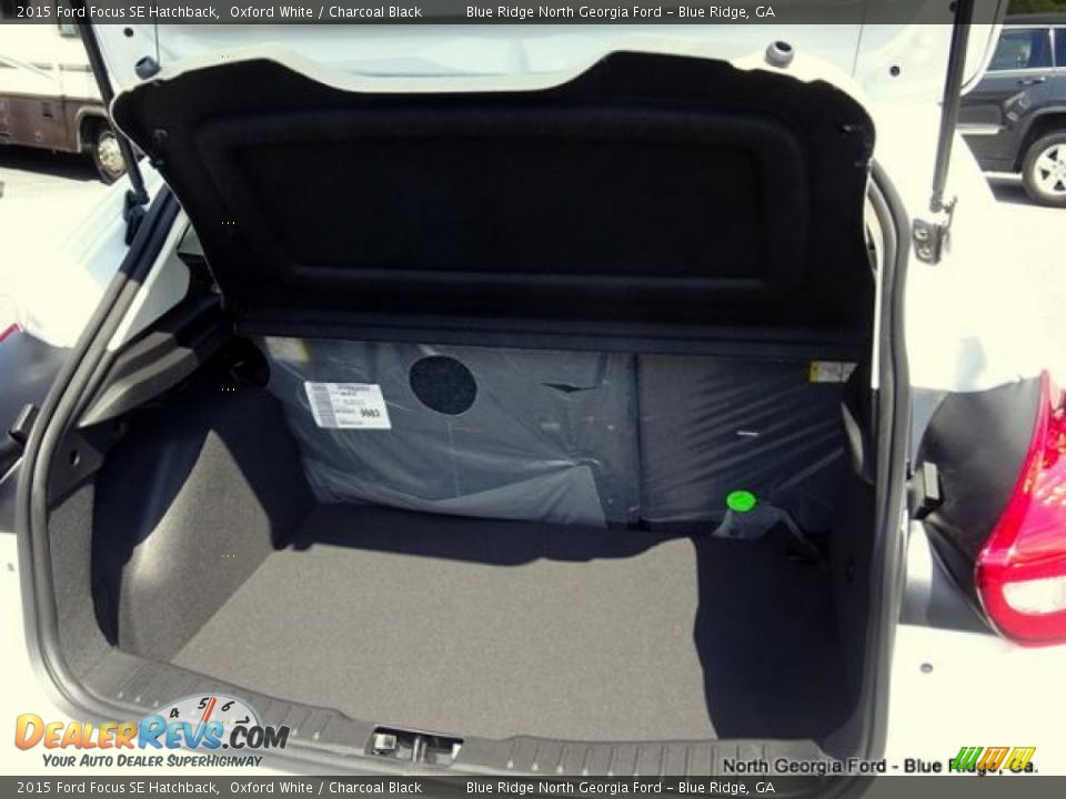 2015 Ford Focus SE Hatchback Oxford White / Charcoal Black Photo #13