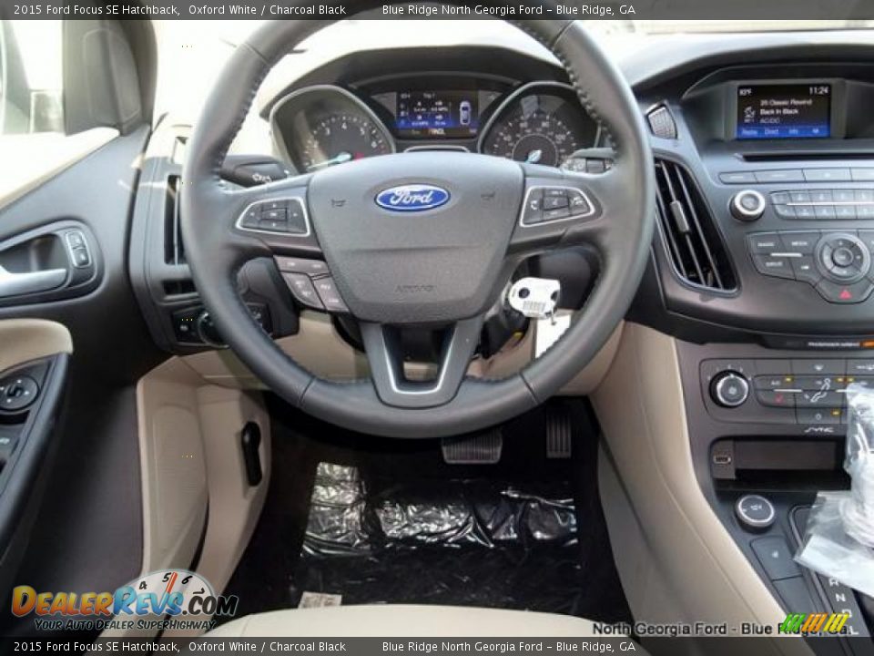2015 Ford Focus SE Hatchback Oxford White / Charcoal Black Photo #14