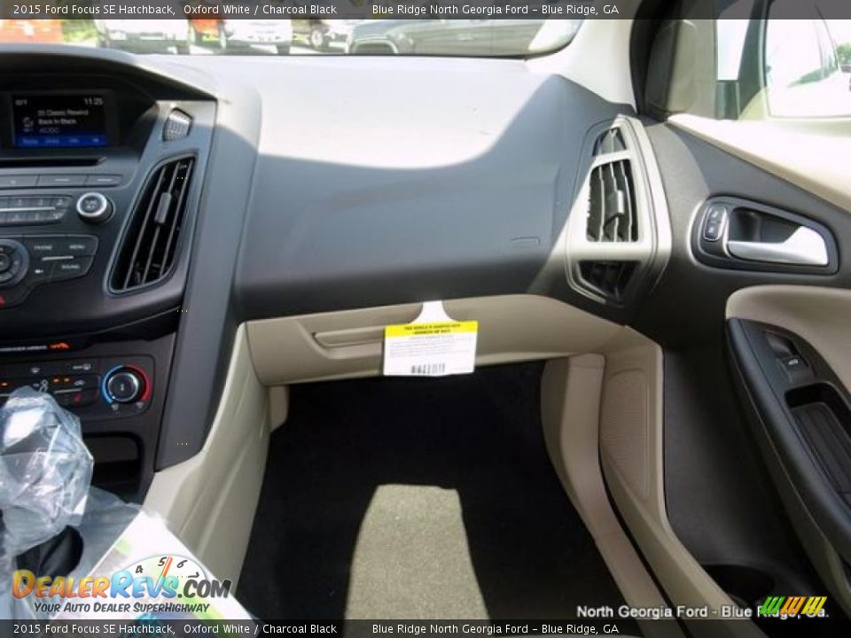 2015 Ford Focus SE Hatchback Oxford White / Charcoal Black Photo #16