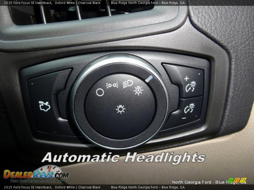 2015 Ford Focus SE Hatchback Oxford White / Charcoal Black Photo #22