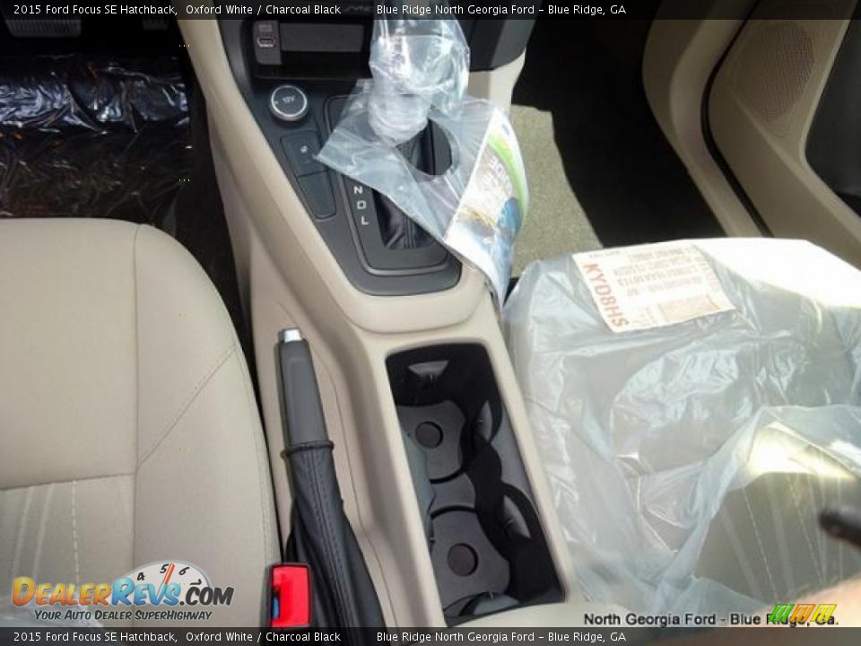 2015 Ford Focus SE Hatchback Oxford White / Charcoal Black Photo #23