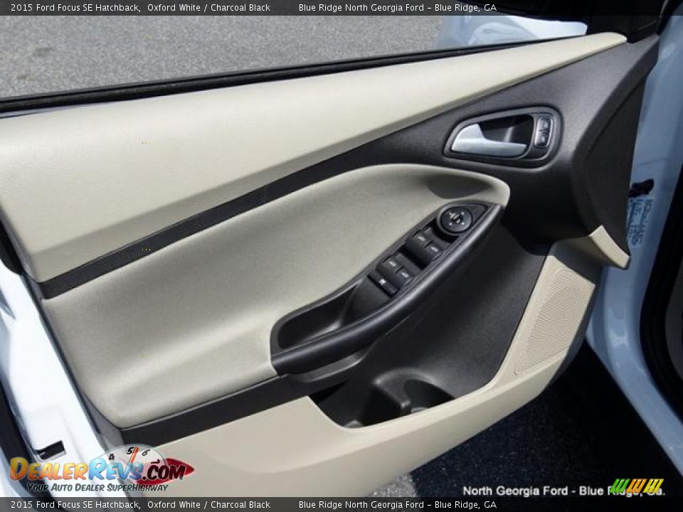 2015 Ford Focus SE Hatchback Oxford White / Charcoal Black Photo #25