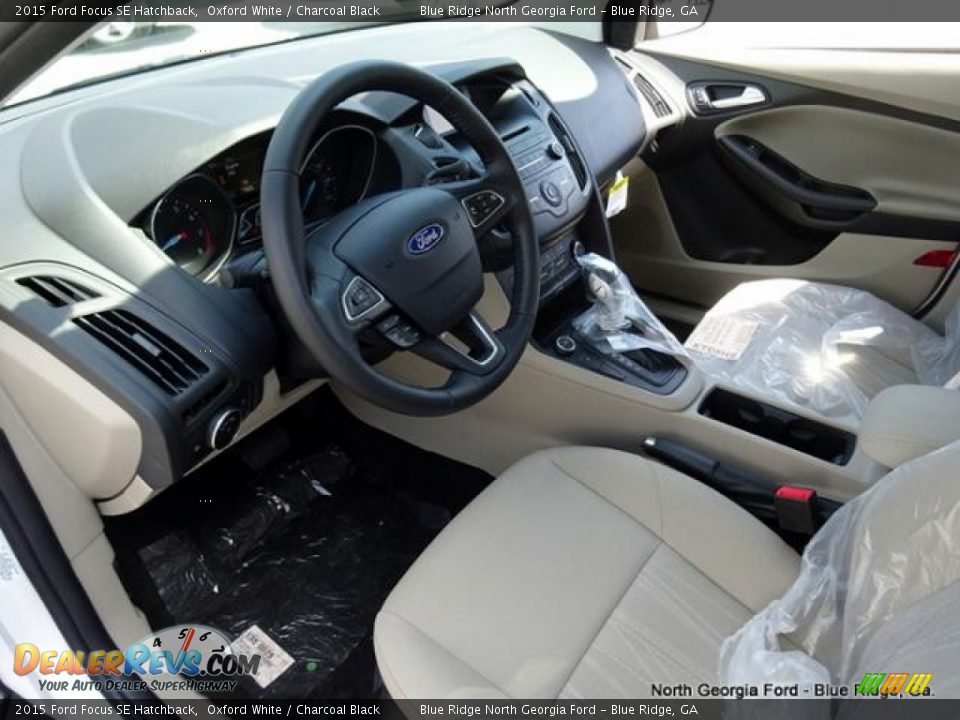 2015 Ford Focus SE Hatchback Oxford White / Charcoal Black Photo #26