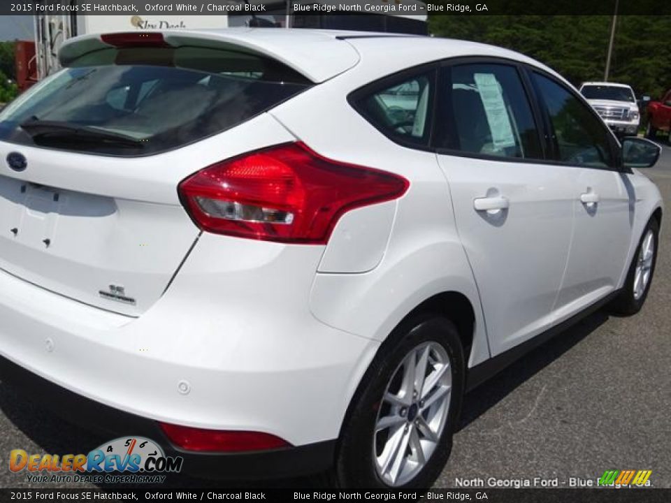 2015 Ford Focus SE Hatchback Oxford White / Charcoal Black Photo #32