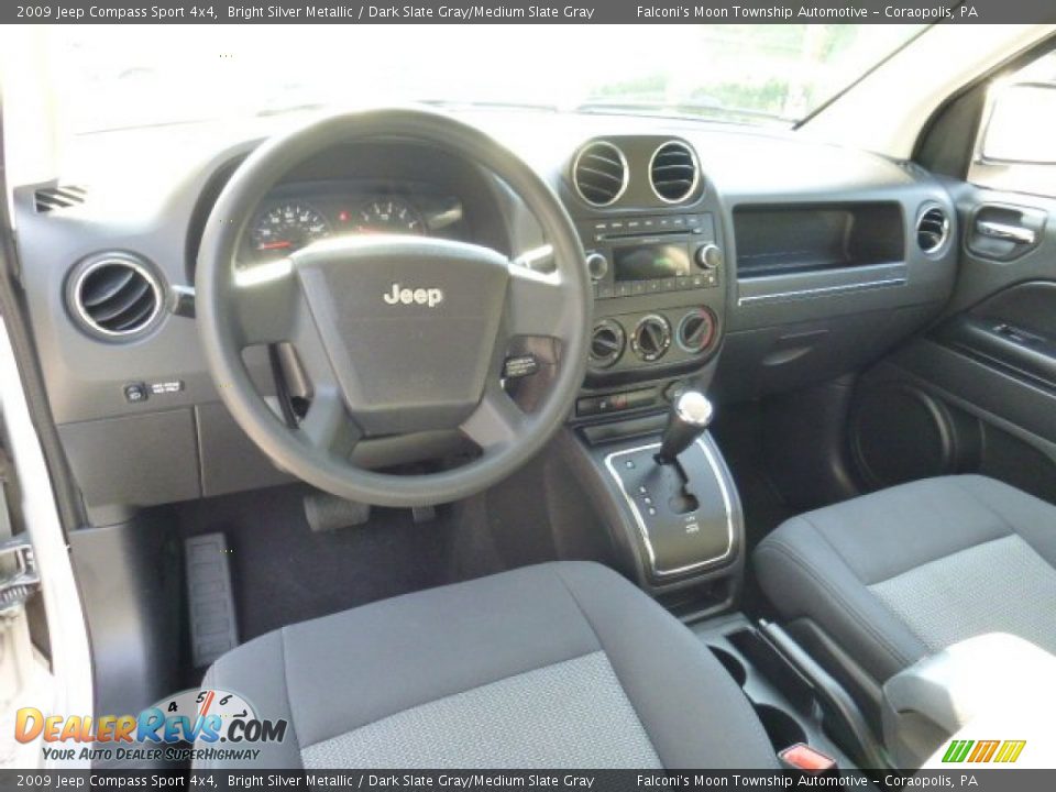 2009 Jeep Compass Sport 4x4 Bright Silver Metallic / Dark Slate Gray/Medium Slate Gray Photo #17