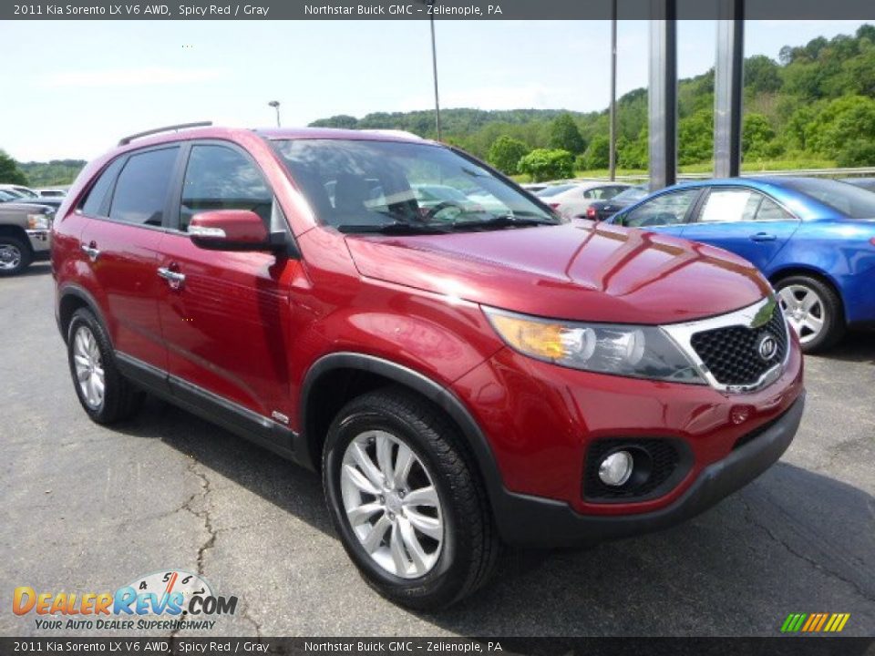 Front 3/4 View of 2011 Kia Sorento LX V6 AWD Photo #8