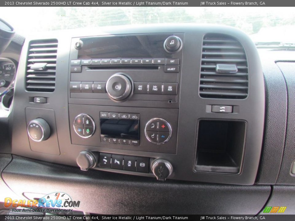 2013 Chevrolet Silverado 2500HD LT Crew Cab 4x4 Silver Ice Metallic / Light Titanium/Dark Titanium Photo #27